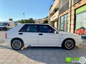 Image 6/10 de Lancia Delta HF Integrale 16V (1990)