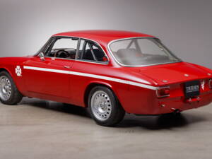 Bild 5/30 von Alfa Romeo Giulia 1300 GT Junior (1974)