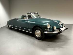 Image 2/15 de Citroën DS 21 (1969)
