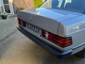 Image 46/89 de Mercedes-Benz 190 E 2.6 (1988)