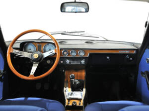 Immagine 7/39 di Alfa Romeo 2000 Berlina (1973)