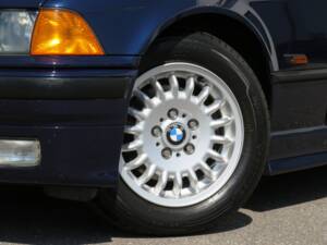 Image 6/40 of BMW 328i (1995)