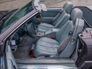 Image 25/31 of Mercedes-Benz 500 SL (1992)