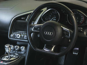 Image 21/38 of Audi R8 V10 (2010)
