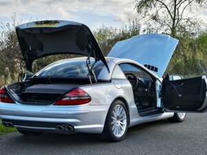 Imagen 29/50 de Mercedes-Benz SL 55 AMG (2006)