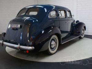 Image 15/19 of Packard Six (1938)