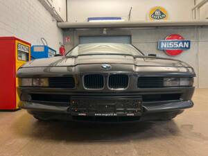 Image 3/18 de BMW 850i (1990)