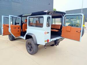 Bild 3/35 von Land Rover Defender 110 300Tdi (1997)