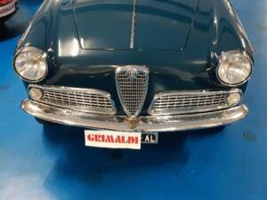 Image 2/33 of Alfa Romeo Giulia 1600 Sprint (1963)