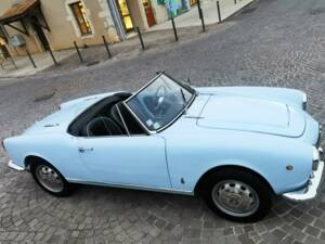 Image 3/13 of Alfa Romeo Giulia 1600 Spider Veloce (1965)