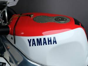 Image 7/8 of Yamaha DUMMY (1990)