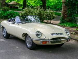 Image 46/50 de Jaguar E-Type (1969)