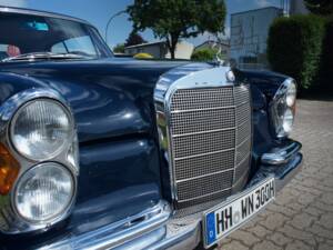 Image 21/39 of Mercedes-Benz 300 SE (1962)