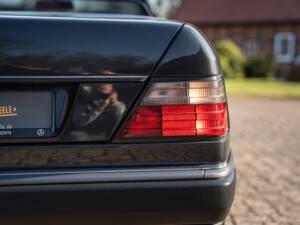 Image 18/44 de Mercedes-Benz 300 CE-24 (1993)