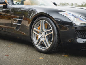 Image 43/100 of Mercedes-Benz SLS AMG Roadster (2011)