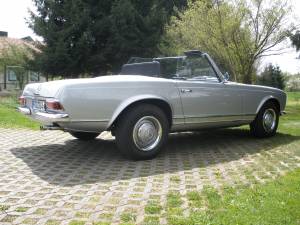 Image 2/41 of Mercedes-Benz 230 SL (1966)