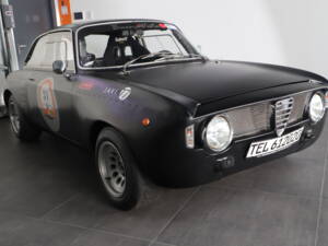 Image 6/42 of Alfa Romeo 1750 GT Veloce (1971)