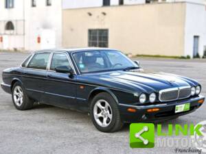 Bild 8/10 von Jaguar XJ 8 4.0 Executive (2000)