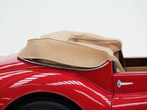 Imagen 13/15 de Jaguar XK 140 DHC (1957)