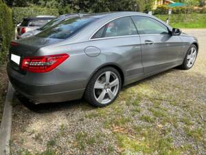 Bild 4/5 von Mercedes-Benz E 350 CGI (2009)