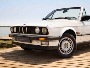 Image 6/70 of BMW 320i (1990)