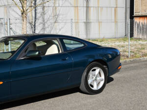 Image 8/23 of Jaguar XK8 4.0 (1998)