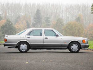 Imagen 5/50 de Mercedes-Benz 300 SE (1990)