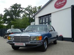 Image 4/17 de Mercedes-Benz 280 SE (1975)