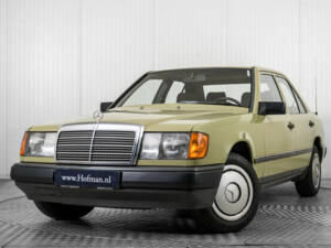 Immagine 3/50 di Mercedes-Benz 200 D (1986)