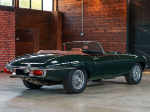 Image 3/19 de Jaguar E-Type (1969)