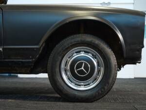 Image 16/47 de Mercedes-Benz 250 SL (1967)
