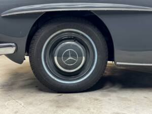 Image 16/37 of Mercedes-Benz 190 SL (1957)