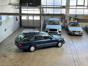 Bild 29/40 von Mercedes-Benz E 300 T 4MATIC (1994)