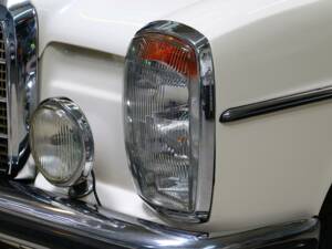 Image 4/15 of Mercedes-Benz 200 (1971)