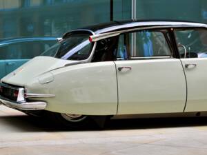 Image 17/77 de Citroën DS 19 (1958)