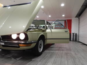 Image 13/15 of BMW 520&#x2F;6 (1979)