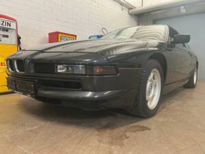 Image 2/18 of BMW 850i (1990)