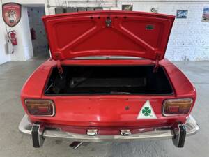 Image 19/63 de Alfa Romeo Giulia GT 1300 Junior (1973)