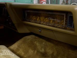 Image 25/49 of Lincoln Continental Mark V (1979)