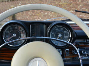 Imagen 35/50 de Mercedes-Benz 280 SE 3,5 (1971)