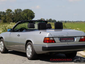 Image 11/39 of Mercedes-Benz 300 CE-24 (1992)