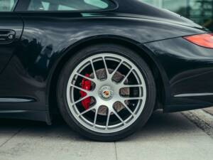 Image 17/50 of Porsche 911 Carrera GTS (2011)