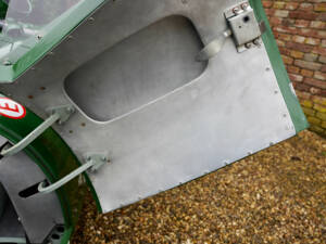 Image 48/50 of Lister Knobbly (1959)