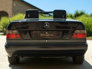 Image 14/50 of Mercedes-Benz 200 CE (1997)