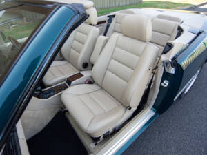 Image 13/26 of Mercedes-Benz E 320 (1996)