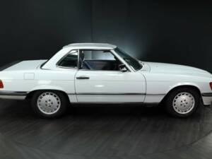 Image 7/30 de Mercedes-Benz 500 SL (1985)