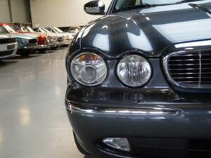 Bild 33/50 von Jaguar XJ 8 4.2 (2005)