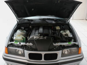 Afbeelding 15/17 van BMW 325i (1994)