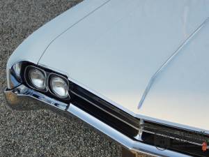 Image 36/50 of Oldsmobile Dynamic 88 (1966)