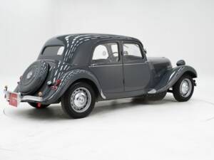 Image 2/15 of Citroën Traction Avant 11 BL (1950)